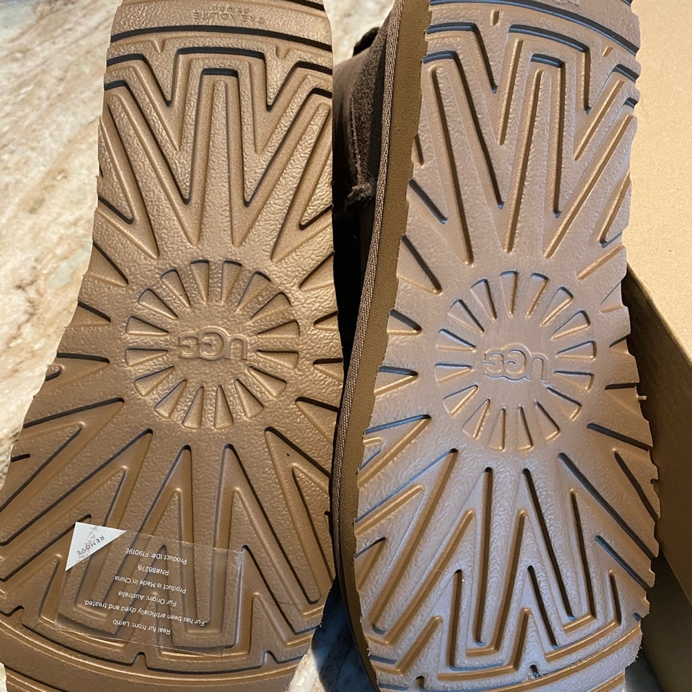 Uggs- bought the wrong size- out of return date - Picture 2 of 8